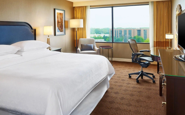 Sheraton Lisle Naperville Hotel