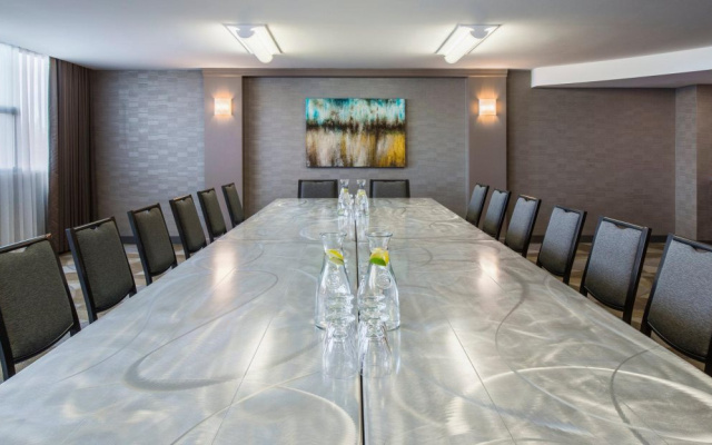 Holiday Inn Winnipeg South by IHG