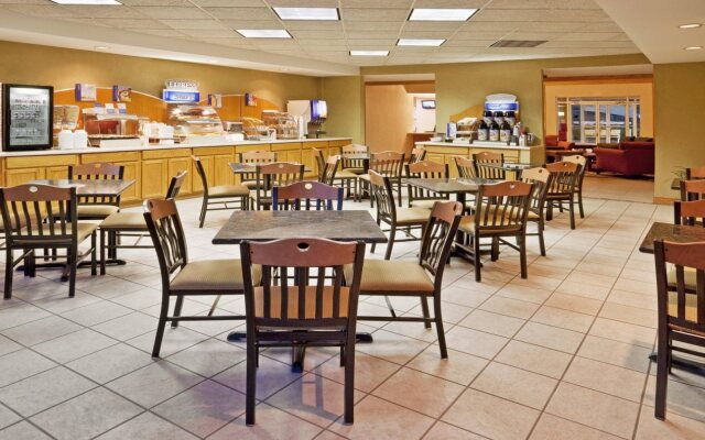 Holiday Inn Express Murrysville - Delmont by IHG