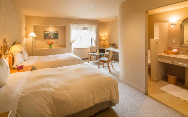Poppy Springs Resort & Spa