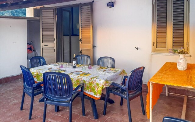 Beautiful Apartment in Gaggi With Wifi and 4 Bedrooms