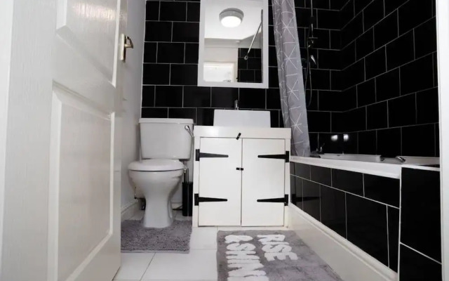 Lovely 2bedroom Home in Haydock With Free Parking