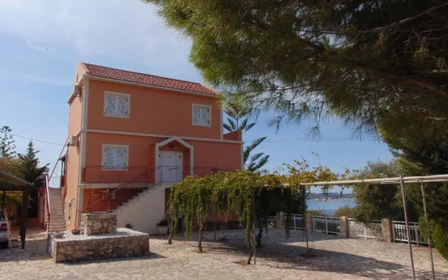 Marina Apartments &amp; Studios
