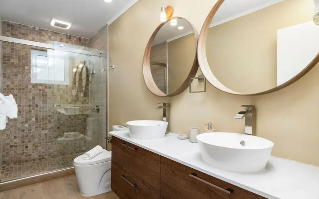 New 5 Bedroom Private Pool Near Superfood