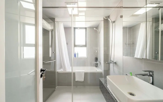 Tyms 4BR 2BA Apt Novel Garden