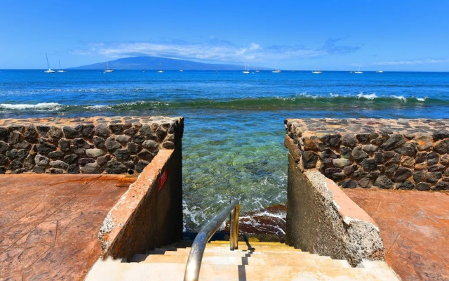 Lahaina Roads #205 1 Bedroom Condo by Redawning