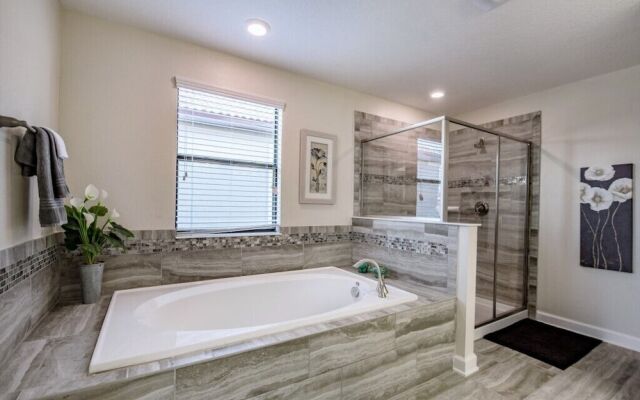 6-Bedroom Villa in Four Corners 1409RF