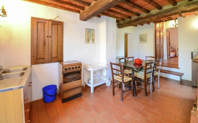 Cozy Farmhouse in Castiglione del Lago With Swimming Pool