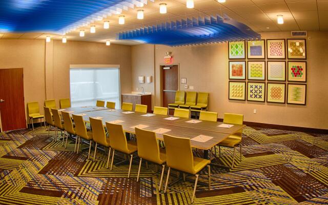 Holiday Inn Express & Suites Detroit Northwest - Livonia by IHG