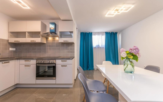 Apartment Jakov with pool