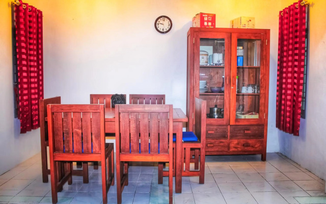 KJ Purple Gate House