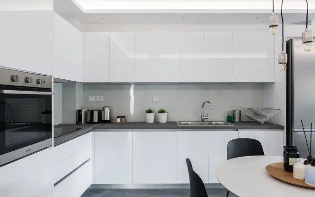 Stellar 3BR Apartment with Balcony