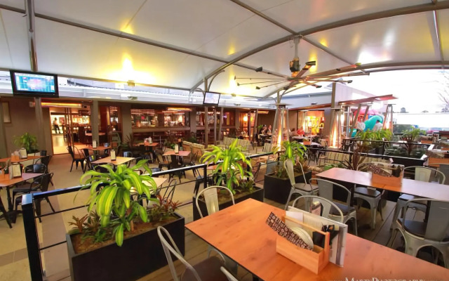 Morayfield Tavern & Motel