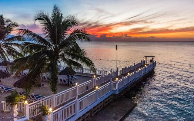 Grand Decameron Montego Beach, A Trademark All-Inclusive Resort