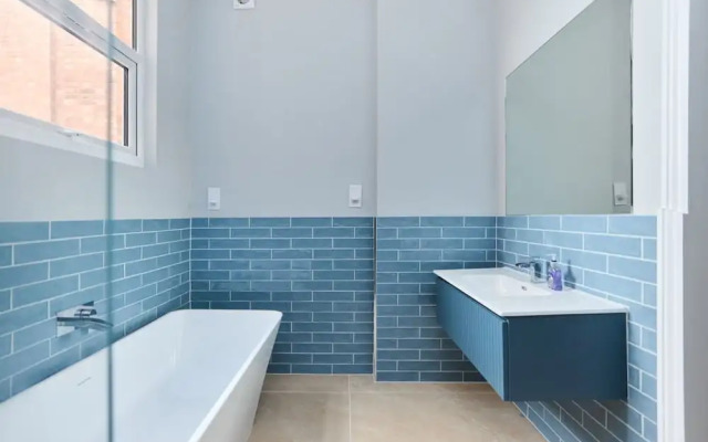 The Brondesbury Park - Sparkling 3bdr Flat With Garden