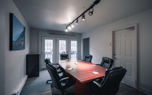 Hometel On Signal Hill