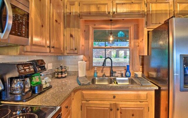 Bent Tree Cabin With Mountain & Lake Views!