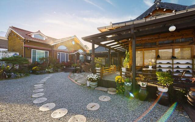 Sinragoon Hanok Pension