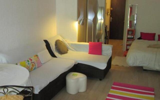 Joli Studio Avec Jardinet