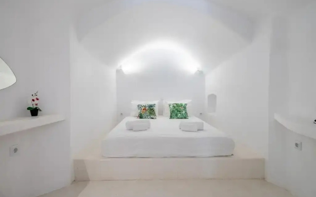 Karpimo & Fertimo Suites Santorini