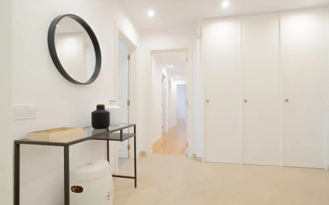 Elegant Apartment - 3 bedrooms & Garage