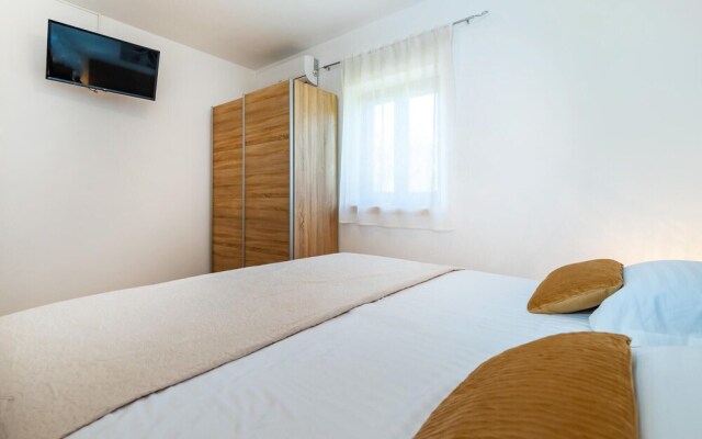 Awesome Home in Sv Filip i Jakov With Sauna, Wifi and 5 Bedrooms