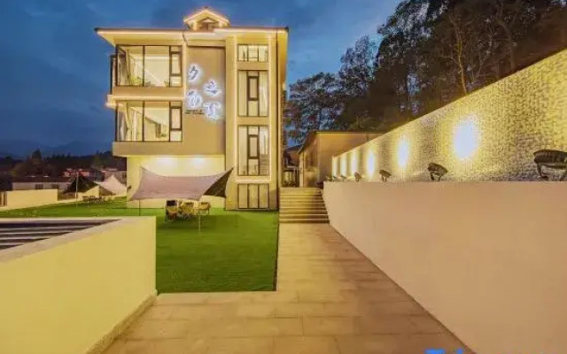 Yunshang Grassland Xixia Parent-childcamping Light Luxury Holiday Villa