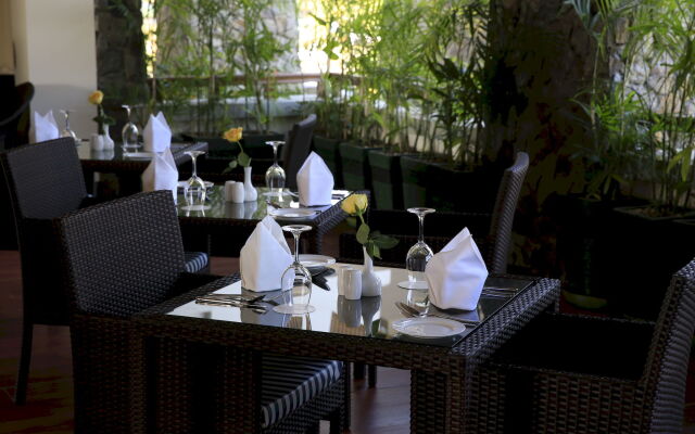 Ngwe Saung Yacht Club & Resort