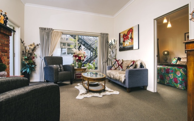 Art Deco Apartment – Guest Rooms – Picton