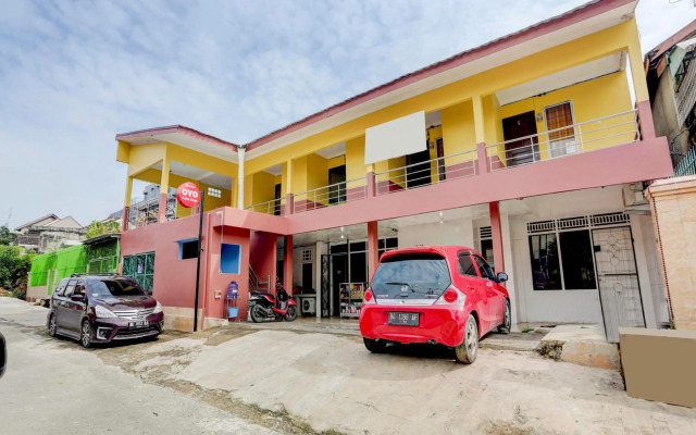 Vaccinated Staff - OYO 90190 Asha Kost Syariah