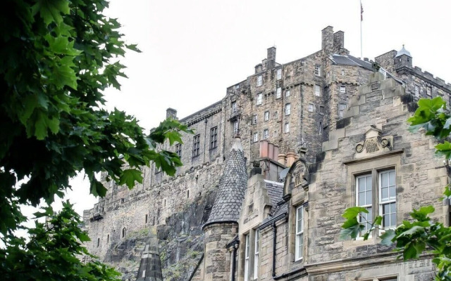 JOIVY Royal Mile Tower Apartment