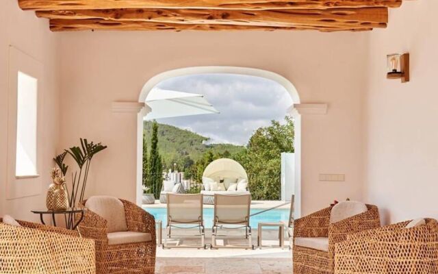 Villa Can Prats, Luxury Villa Surrounded by Nature