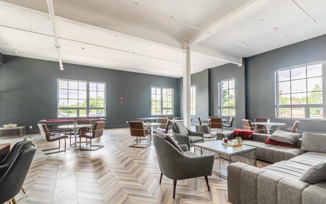 2BR 2 STOREY LOFT. Free Parking.Gym