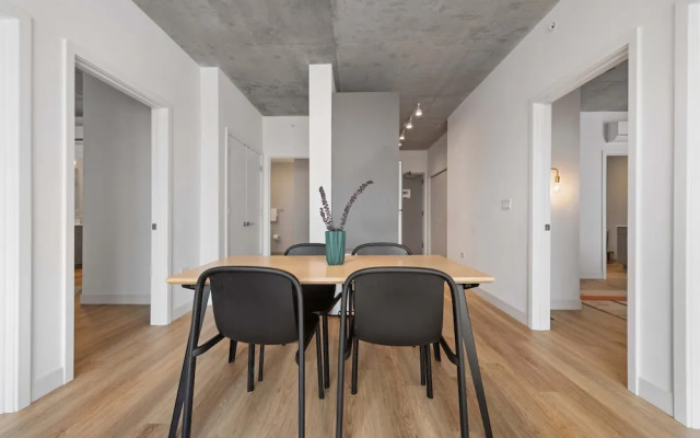 4BR Group Retreat Near Lincoln Park