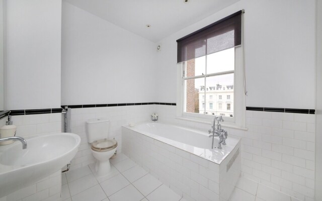 3 Bedroom Notting Hill House With Balcony