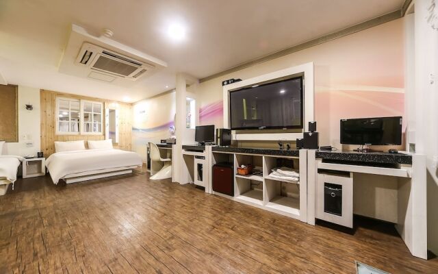 Show Motel