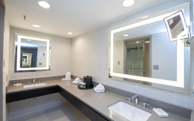 Crowne Plaza Providence-Warwick Airport by IHG