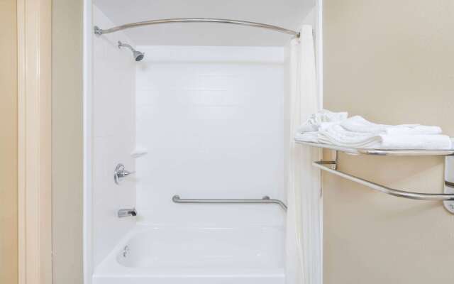 Super 8 by Wyndham Raleigh North East