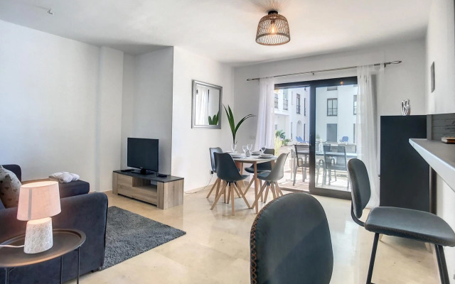 Superb Seafront Apartment Marina Real 305