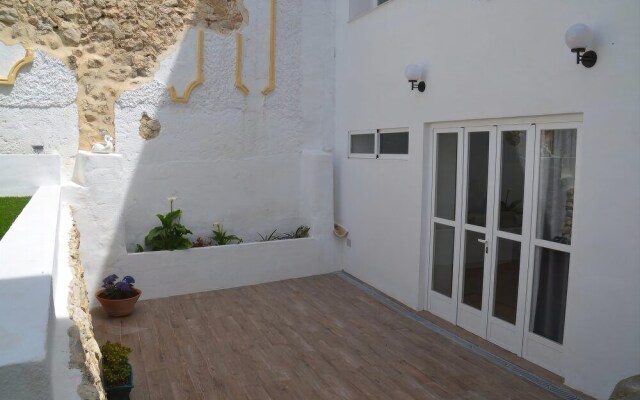 El Almendro y la Montaña