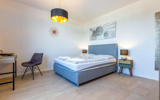 Tiffy studio w private parking