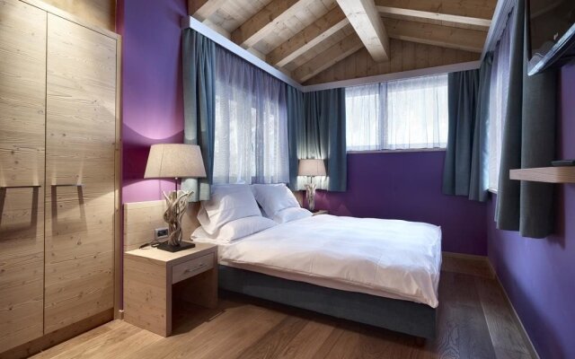 Residence Color Home