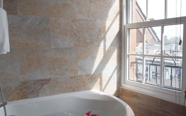 Le Charcoa Hotel