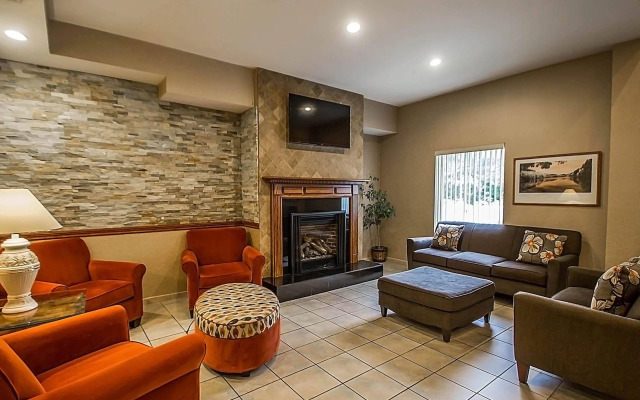 Quality Inn & Suites Fishkill South near I-84