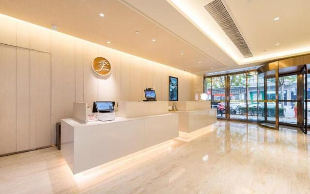 Ji Hotel Xian Xinjiamiao Metro Station