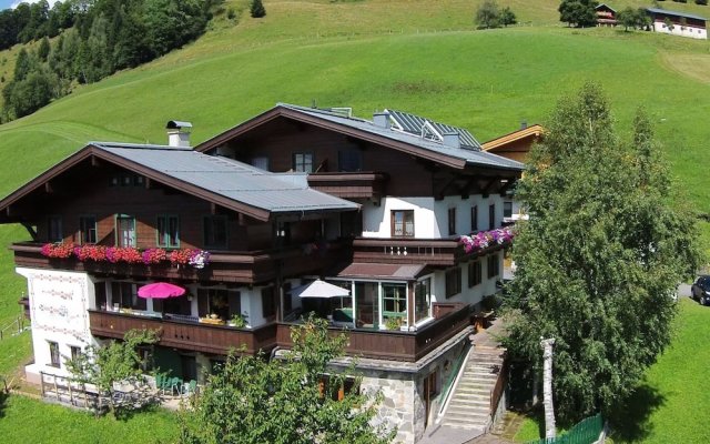 Large Apartment in Maria Alm With Terrace