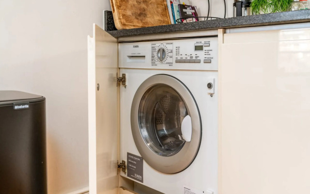 Bright & Spacious Battersea Flat