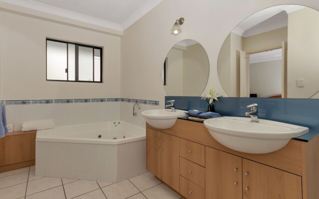 Oceansprey Beachfront Apartments