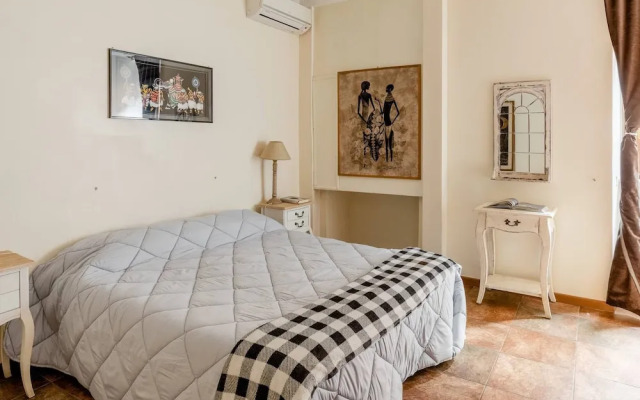 Historical Center Up to six People