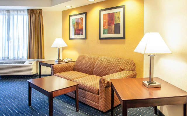 Quality Suites Milwaukee Airport